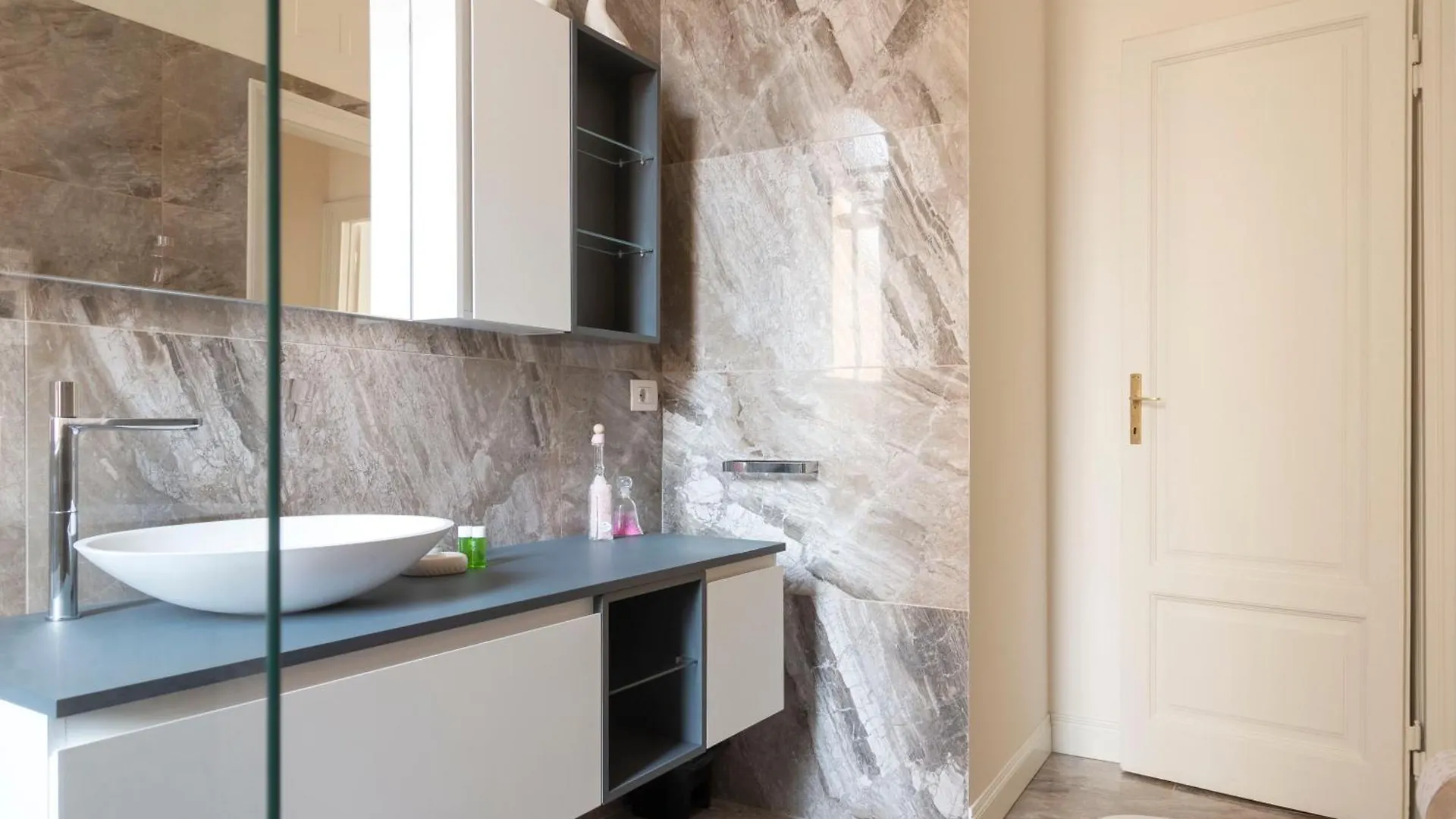 Milano Navigli Harmony Flat, Beautiful & Bright Apartment, 3 Bdr Apartment Milan