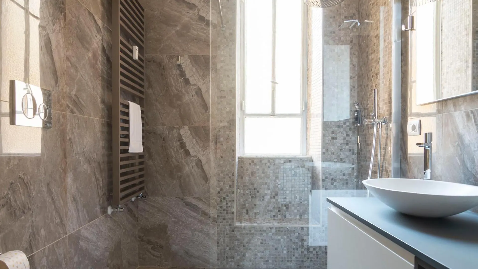 Milano Navigli Harmony Flat, Beautiful & Bright Apartment, 3 Bdr 0*, Milan
