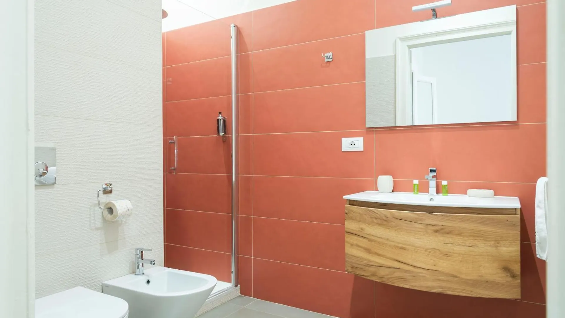 Milano Navigli Harmony Flat, Beautiful & Bright Apartment, 3 Bdr Milan