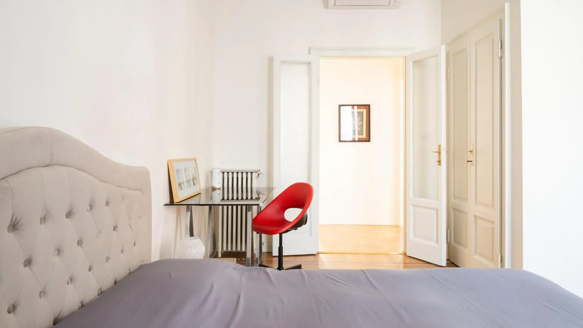 Milano Navigli Harmony Flat, Beautiful & Bright Apartment, 3 Bdr 0*, Milan Italy