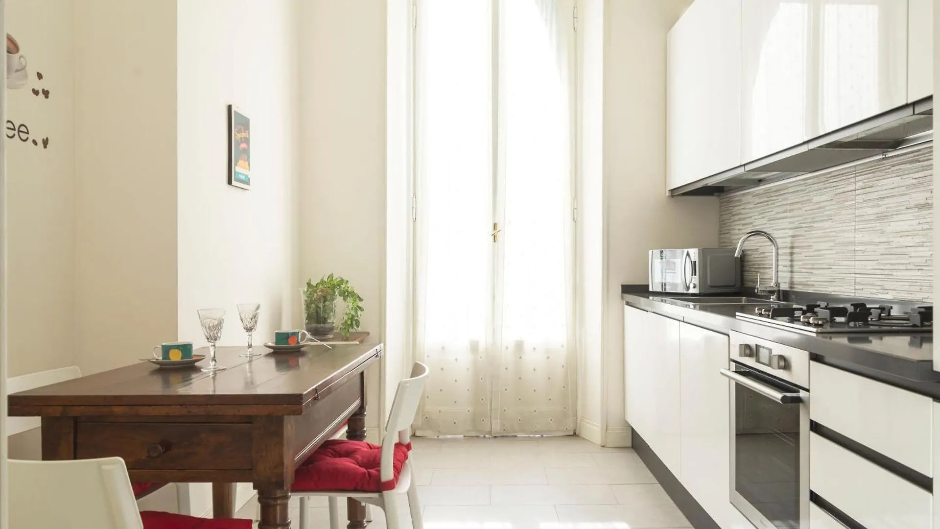 Milano Navigli Harmony Flat, Beautiful & Bright Apartment, 3 Bdr Italy