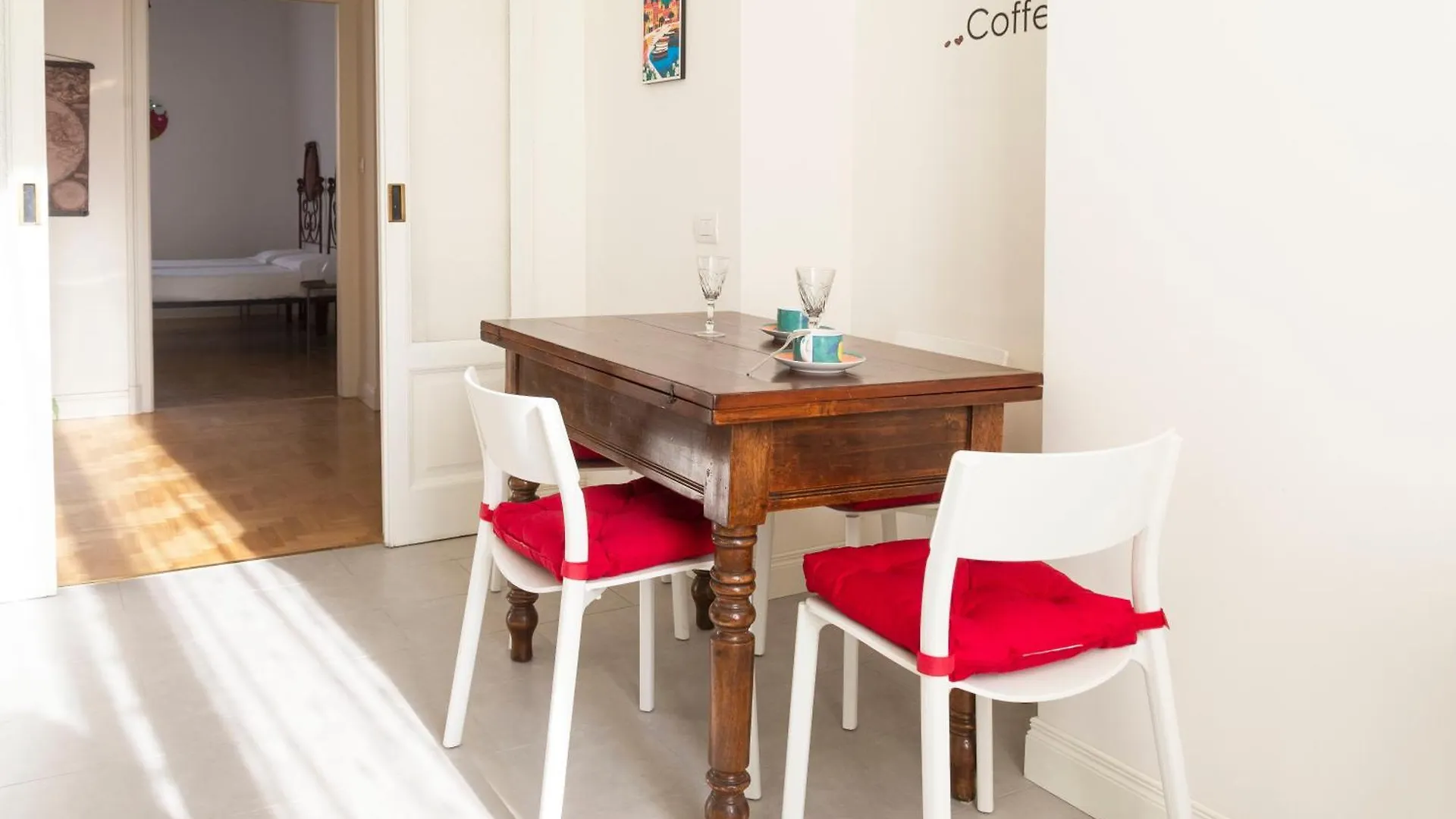 Milano Navigli Harmony Flat, Beautiful & Bright Apartment, 3 Bdr Apartment Milan